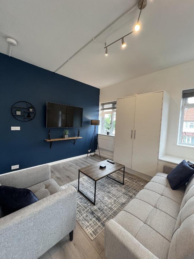 Warner Brothers Apartment Watford  Exterior foto